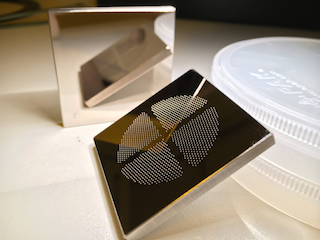 Nickel-insert with 350µm high protruding features